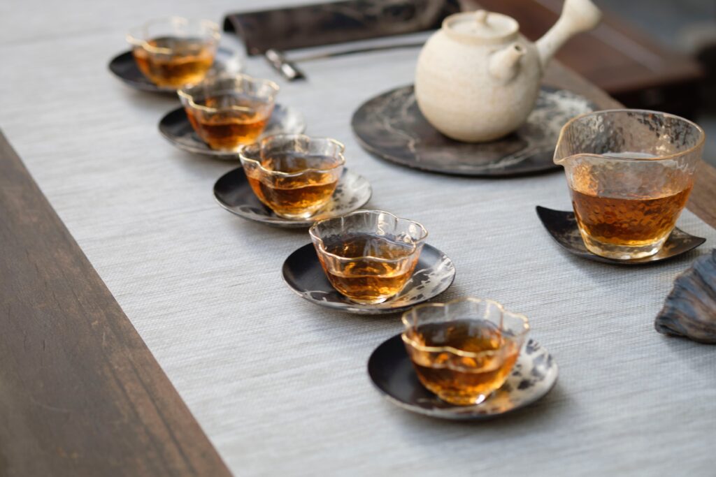 Teapot and tea cups for a tea tasting on a table